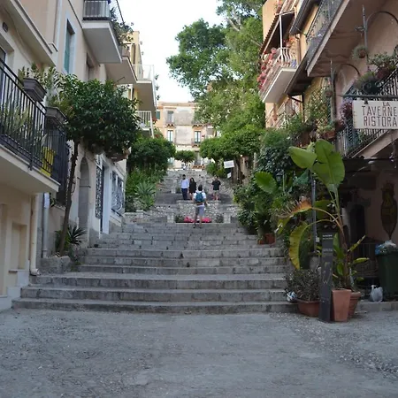 La Jacaranda 3* Таормина