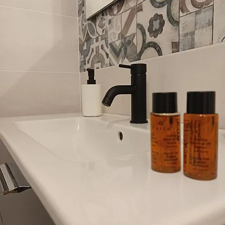 La Jacaranda Guest house 4*