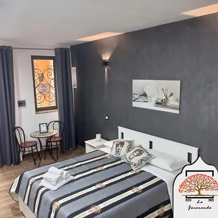 La Jacaranda Guest house *