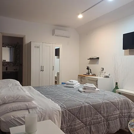 La Jacaranda Guest house Taormina
